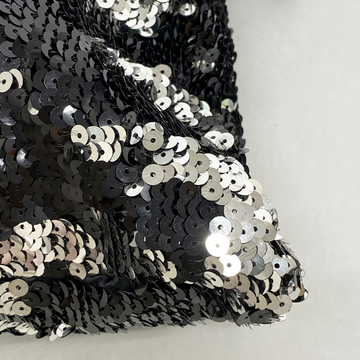 【6hb0713-k】シャネル チェーントート スパンコール レザー ブラック シルバー シルバー金具【中古】レディース