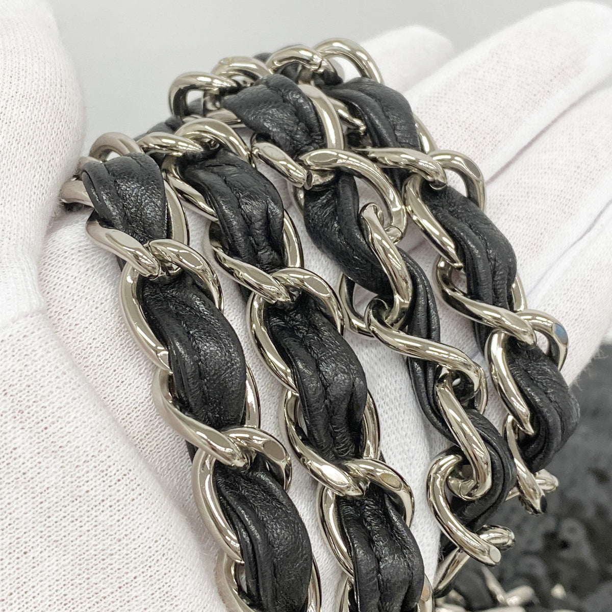 【6hb0713-k】シャネル チェーントート スパンコール レザー ブラック シルバー シルバー金具【中古】レディース