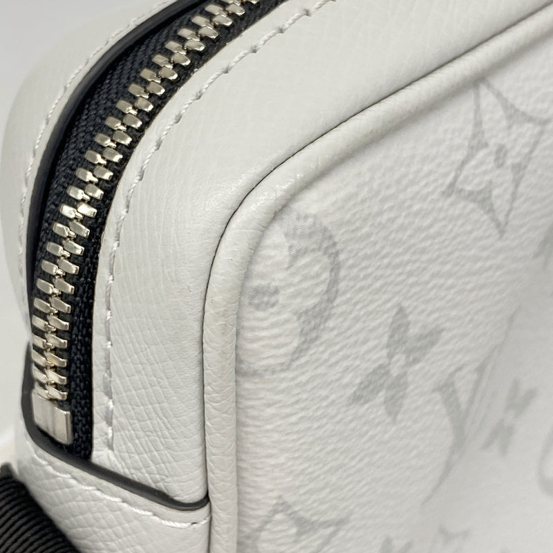 【6hb0785-k】ルイヴィトン ショルダーバッグ タイガラマ アウトドアメッセンジャーPM M30243 アンタークティカ【中古】メンズ