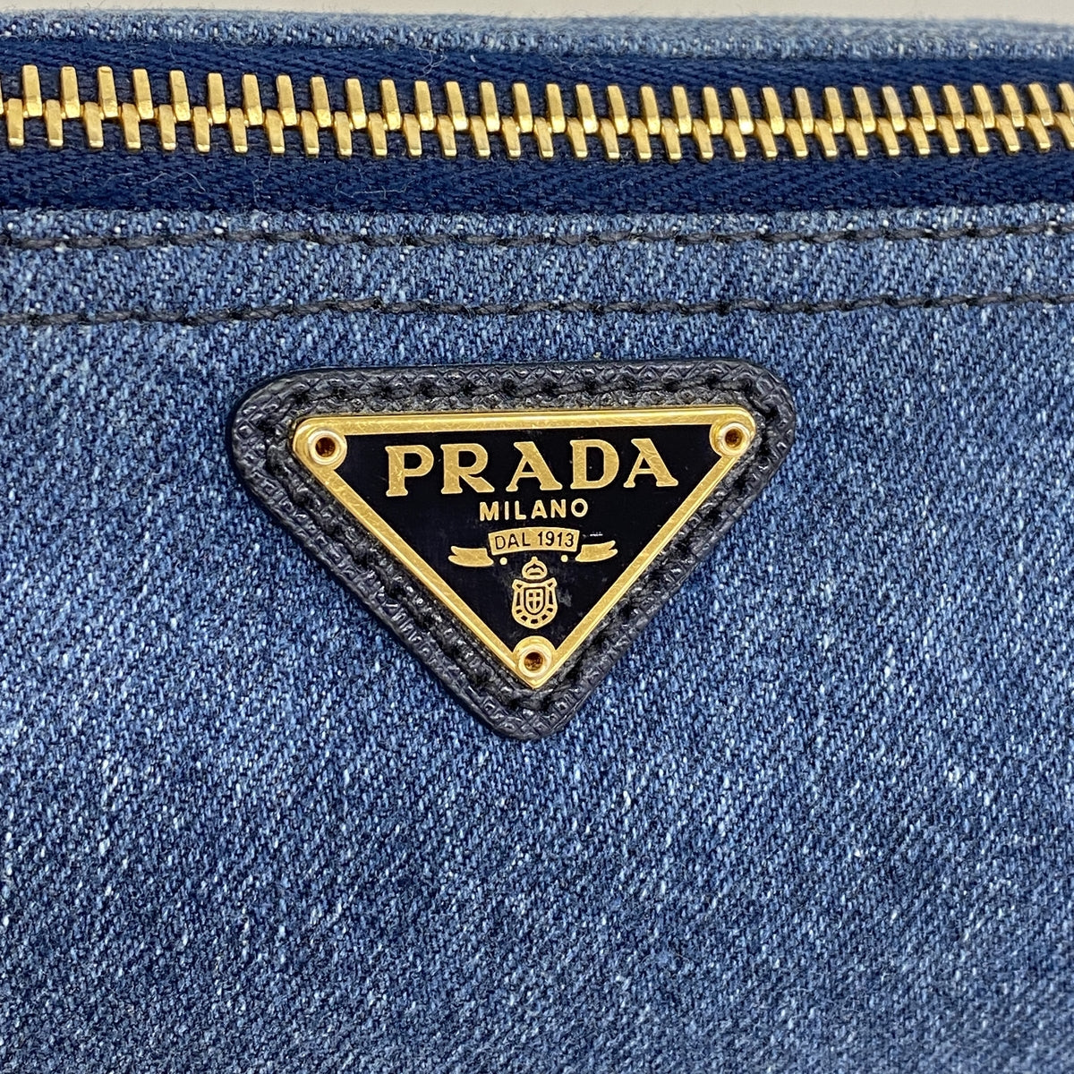 【6hb0842-k】プラダ ポーチ デニム ブルー ゴールド金具【中古】レディース