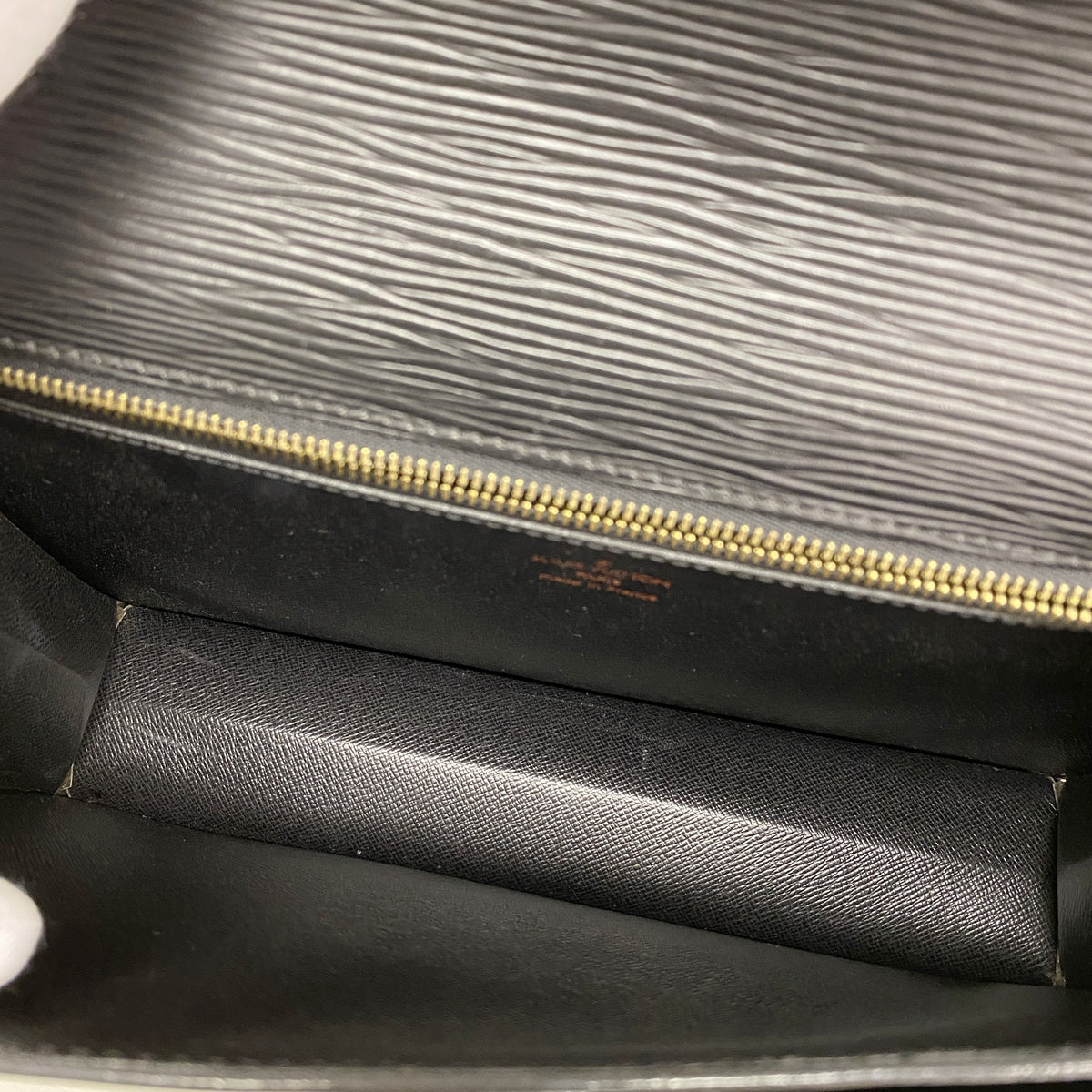 【6hb0853】ルイヴィトン クラッチバッグ エピ ポシェットセリエドラゴンヌ M52612 ノワール【中古】メンズ