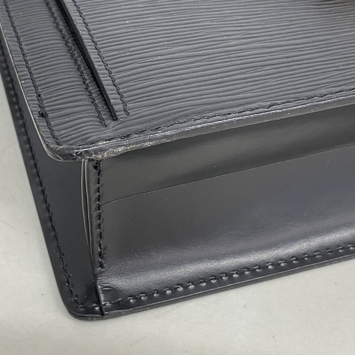 【6hb0853】ルイヴィトン クラッチバッグ エピ ポシェットセリエドラゴンヌ M52612 ノワール【中古】メンズ