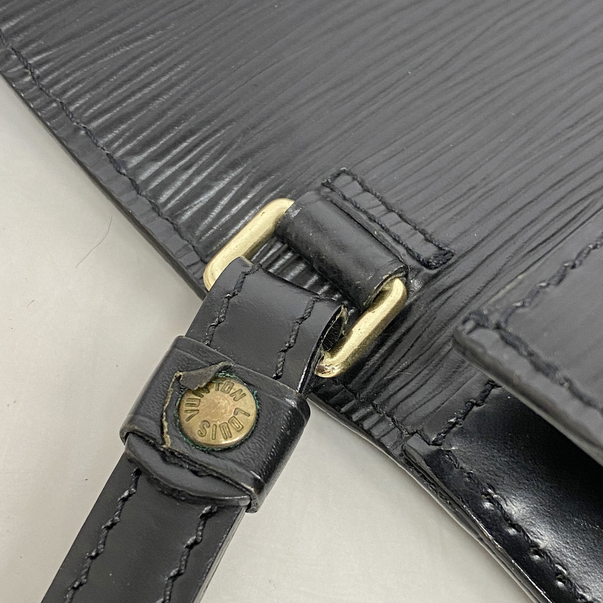 【6hb0853】ルイヴィトン クラッチバッグ エピ ポシェットセリエドラゴンヌ M52612 ノワール【中古】メンズ
