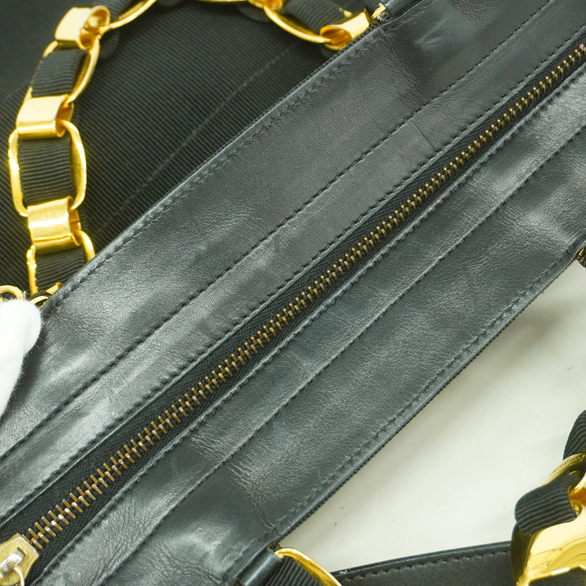 【6hb0897】サルヴァトーレフェラガモ ハンドバッグ ヴァラ ナイロンキャンバス ブラック ゴールド金具 2wayバッグ【中古】レディース