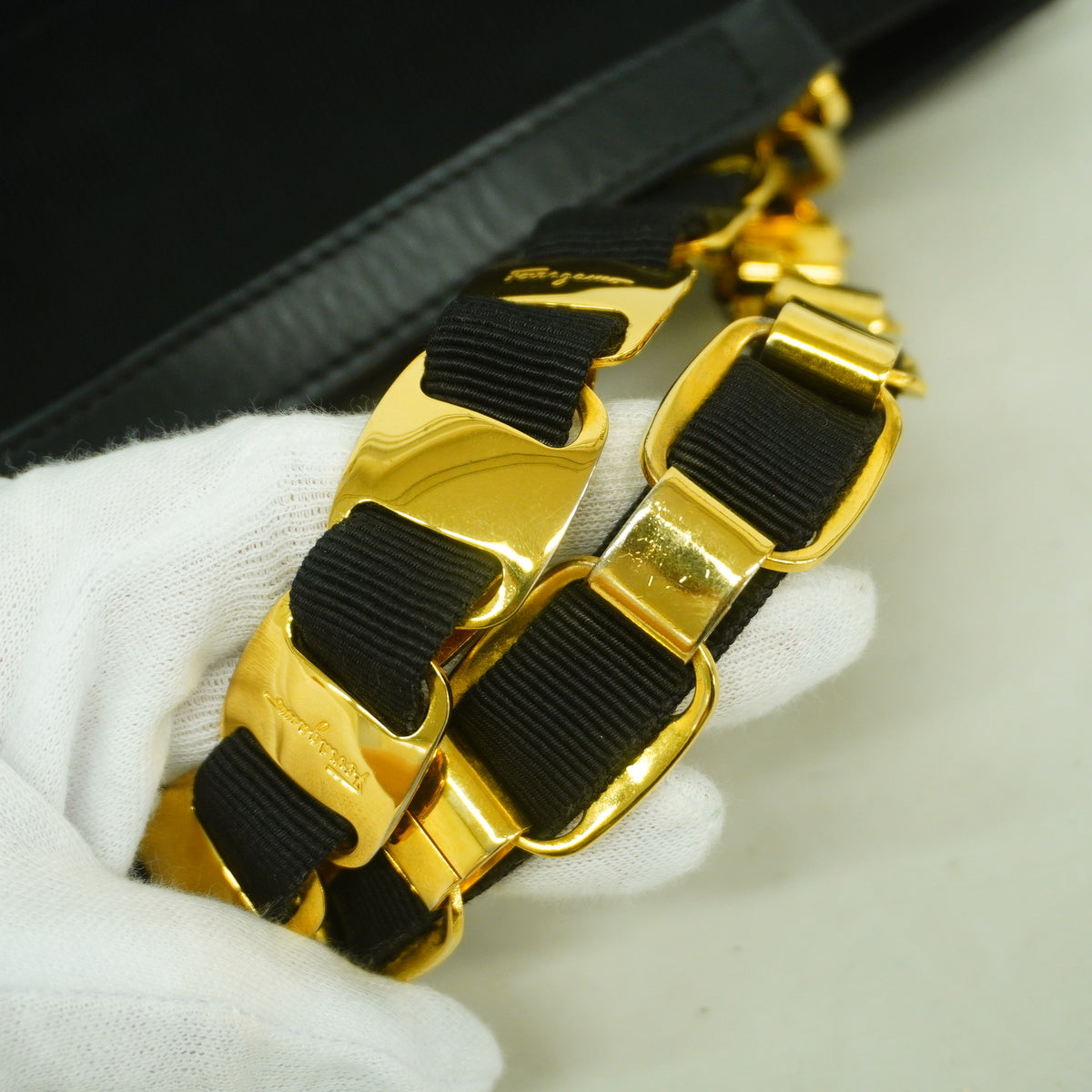 【6hb0897】サルヴァトーレフェラガモ ハンドバッグ ヴァラ ナイロンキャンバス ブラック ゴールド金具 2wayバッグ【中古】レディース