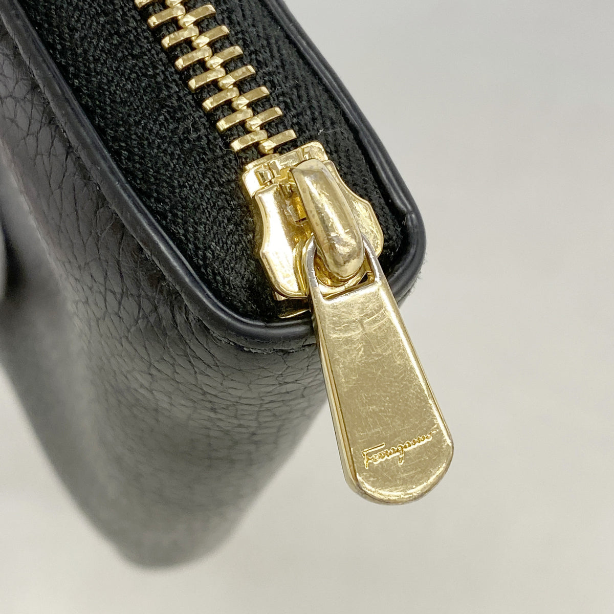 【6hb0920】サルヴァトーレフェラガモ コインケース レザー ブラック ゴールド金具【中古】レディース
