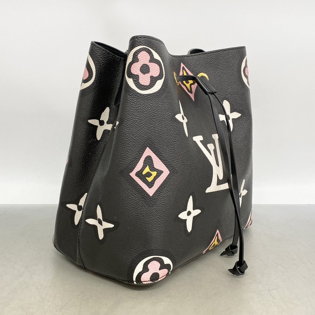 【6hb0926】ルイヴィトン ショルダーバッグ ワイルドアットハート ネオノエ M45821 ノワール【中古】レディース