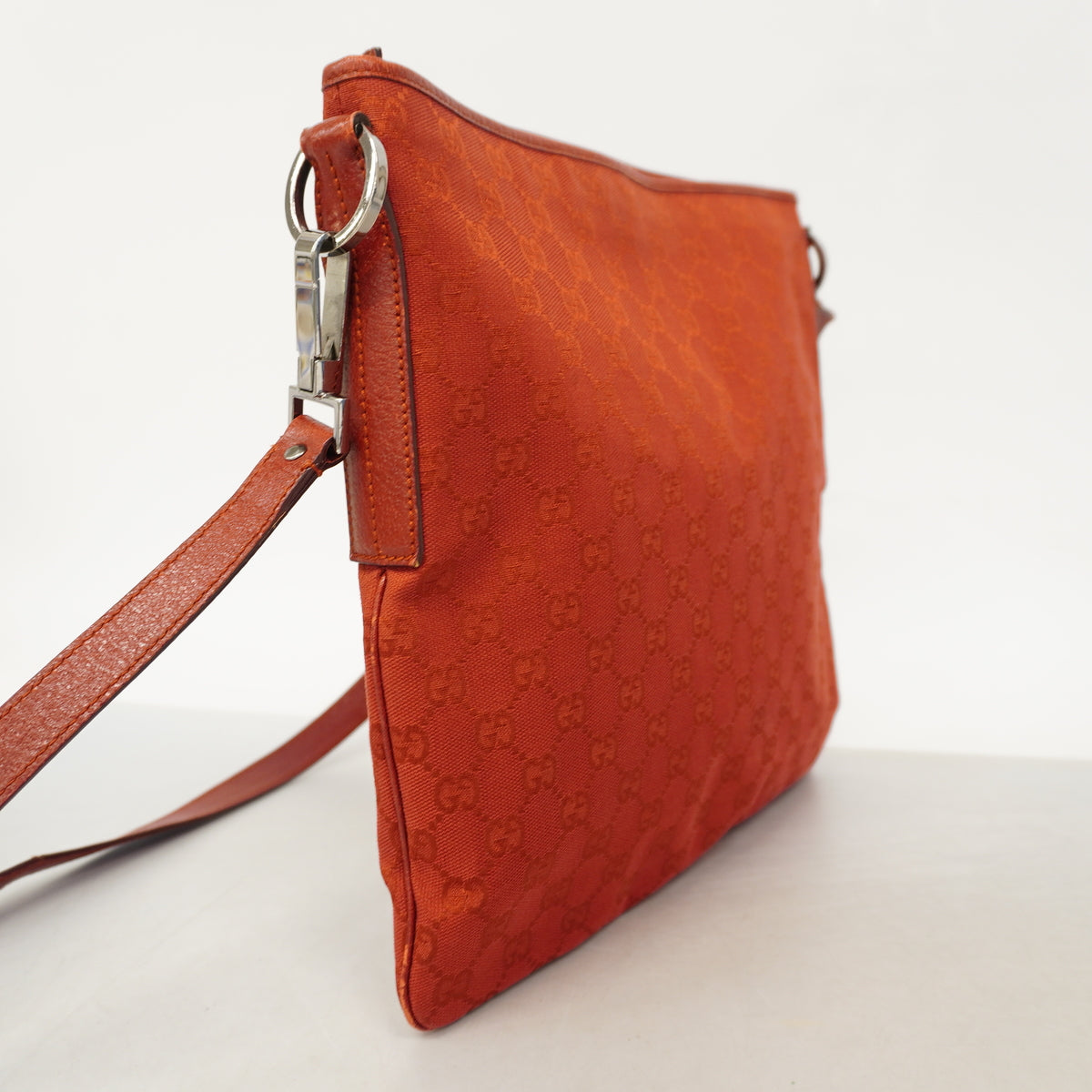 【6hb1037-k】グッチ ショルダーバッグ GGキャンバス 113013 キャンバス レッド シルバー金具【中古】レディース