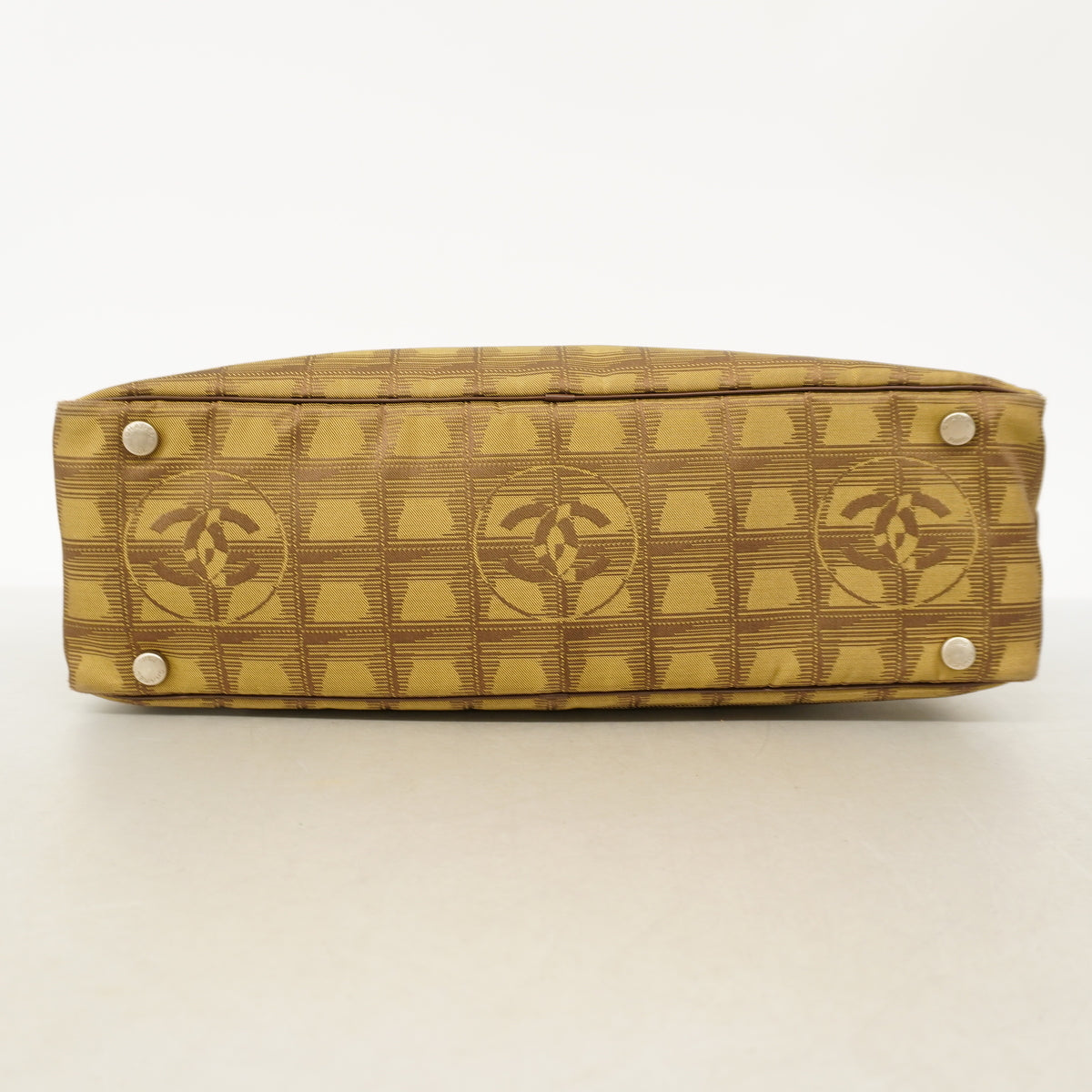 【6hb1086-k】シャネル ハンドバッグ ニュートラベル ナイロン カーキ シルバー金具【中古】レディース