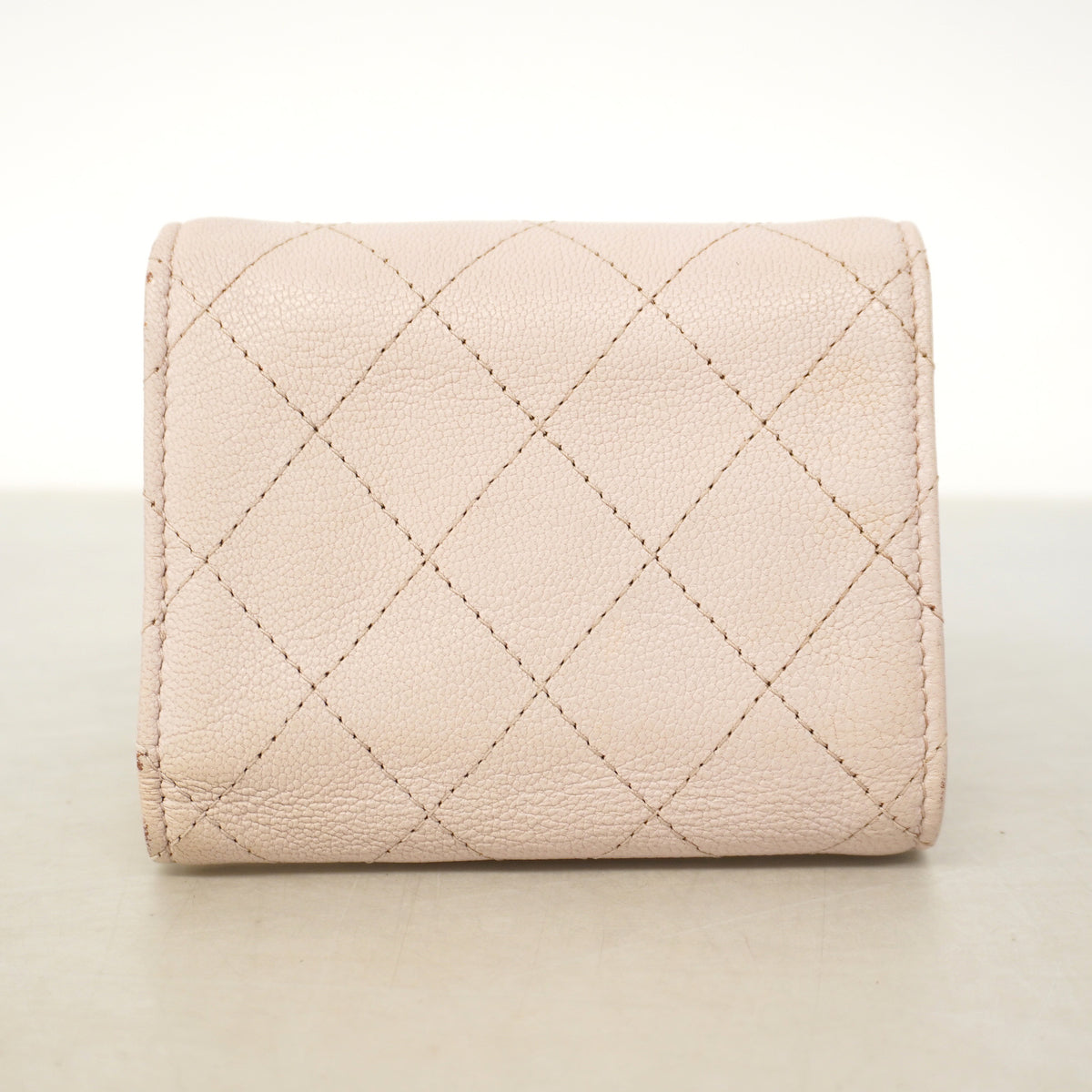 【6hb1098-k】シャネル 三つ折り財布 マトラッセ レザー ピンク ゴールド金具【中古】レディース