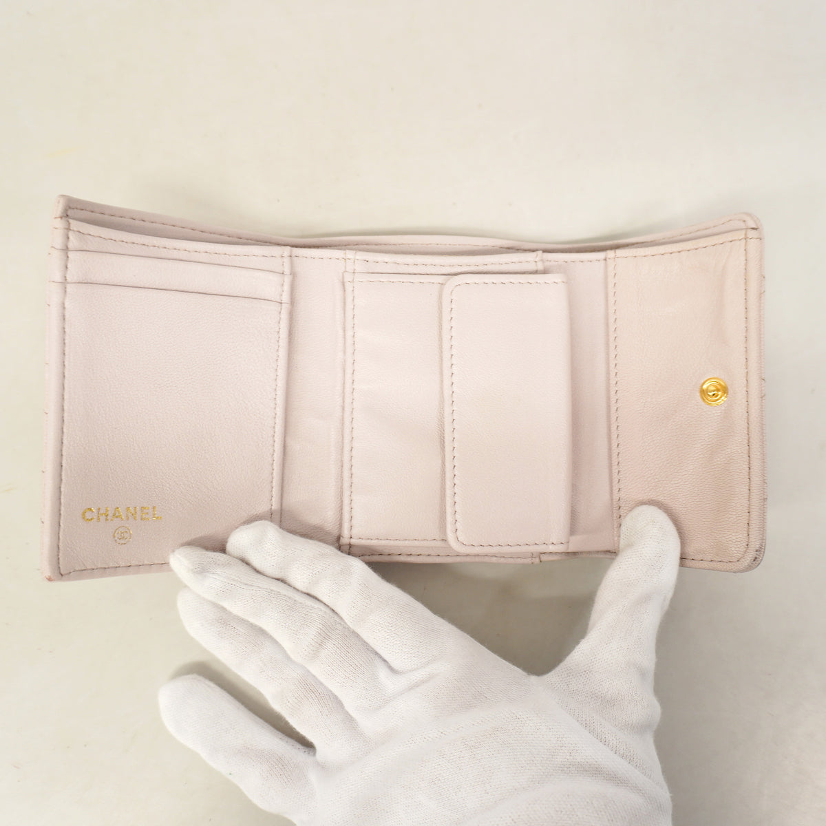 【6hb1098-k】シャネル 三つ折り財布 マトラッセ レザー ピンク ゴールド金具【中古】レディース