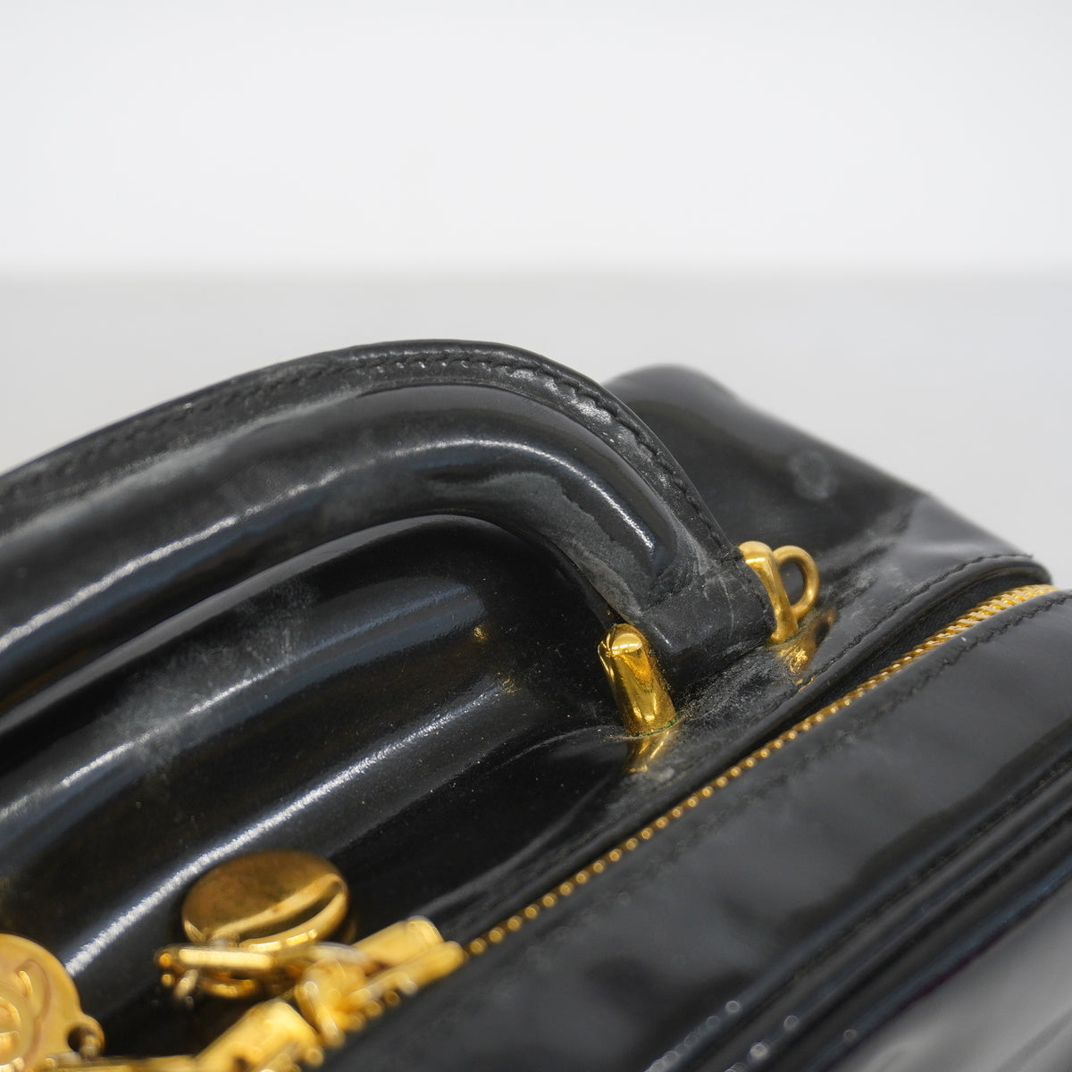 【6hb1186-k】シャネル バニティバッグ パテントレザー ブラック ゴールド金具 2wayバッグ【中古】レディース