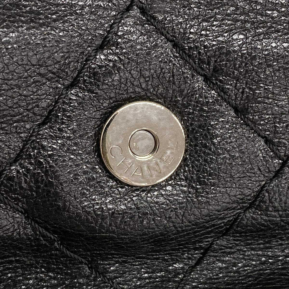 【6hb1210-k】シャネル ショルダーバッグ オンザロード レザー ブラック シルバー金具【中古】レディース