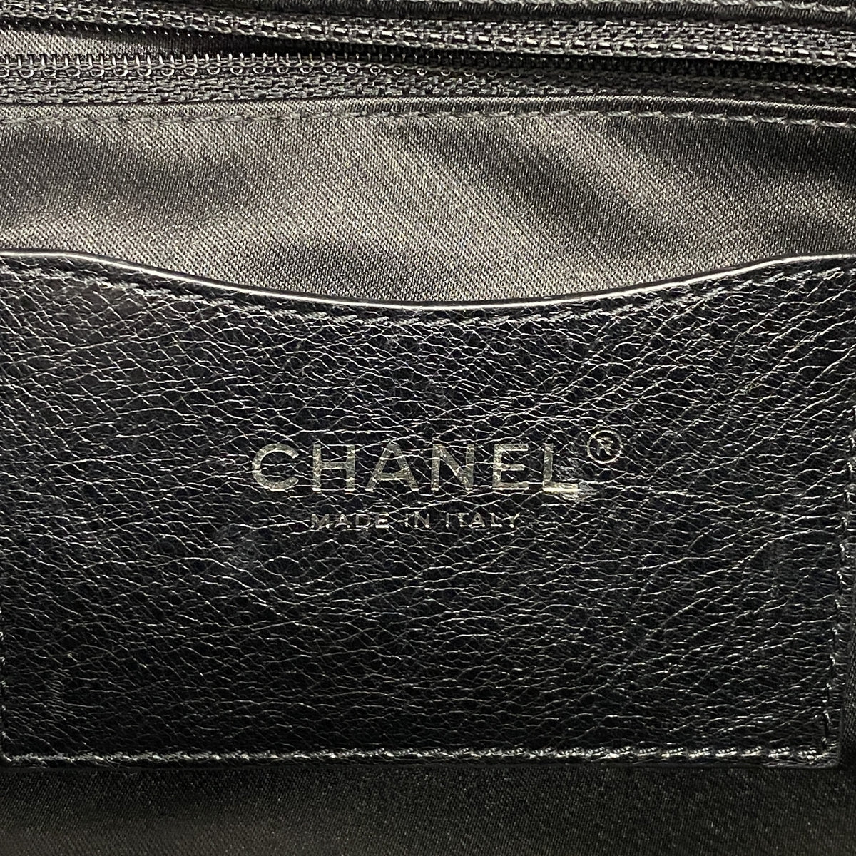 【6hb1210-k】シャネル ショルダーバッグ オンザロード レザー ブラック シルバー金具【中古】レディース