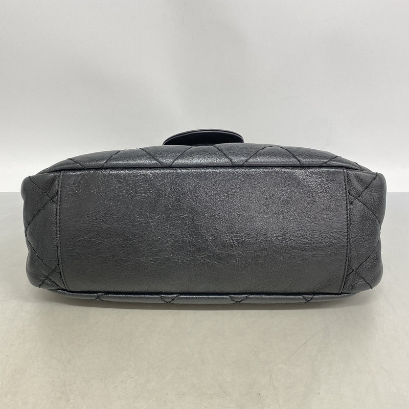 【6hb1210-k】シャネル ショルダーバッグ オンザロード レザー ブラック シルバー金具【中古】レディース