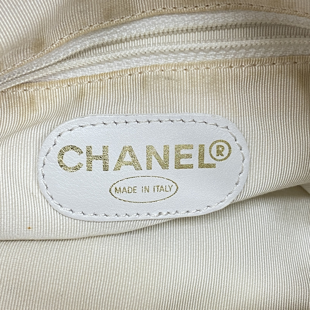 【6hb1213-k】シャネル ショルダーバッグ レザー ホワイト ゴールド金具【中古】レディース