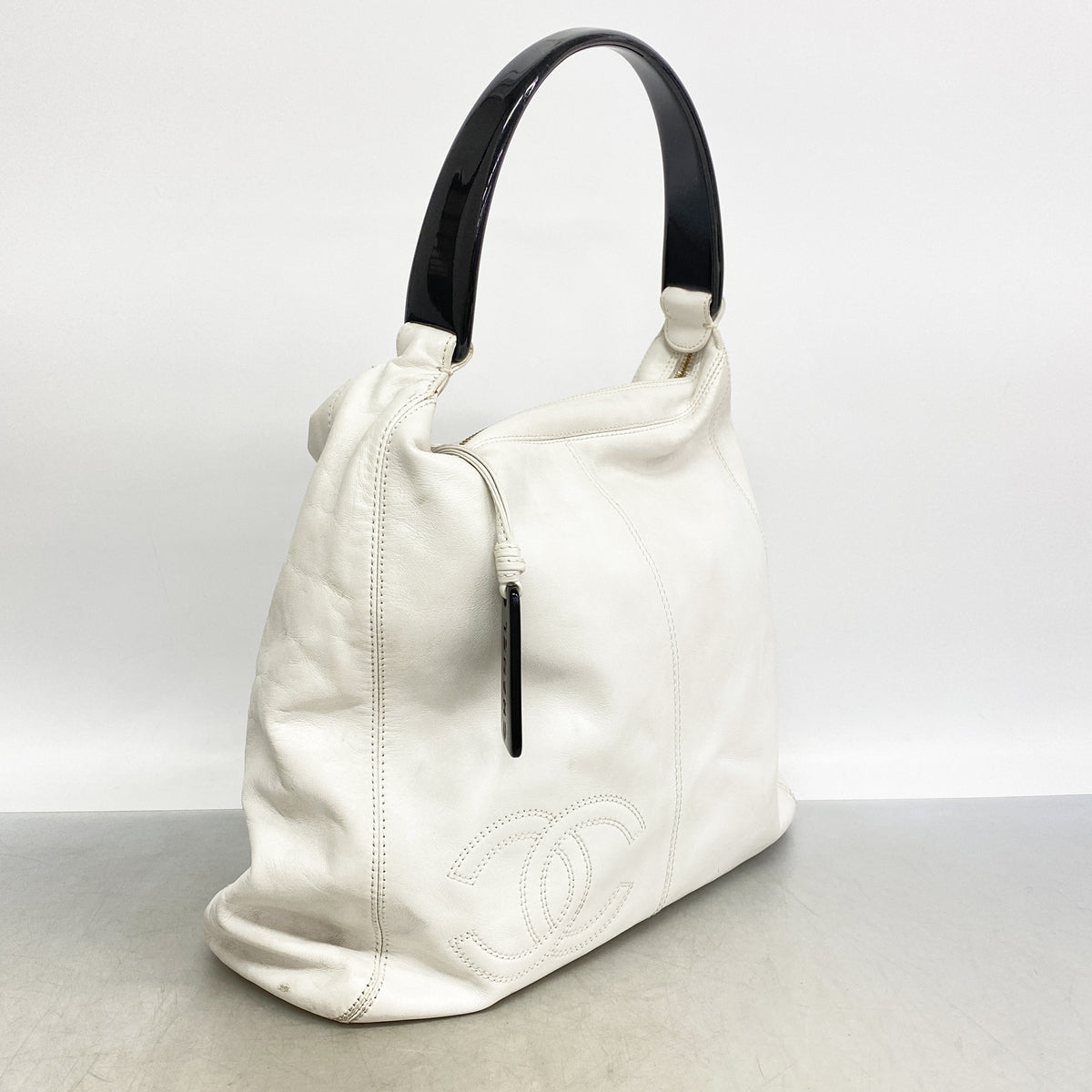 【6hb1213-k】シャネル ショルダーバッグ レザー ホワイト ゴールド金具【中古】レディース