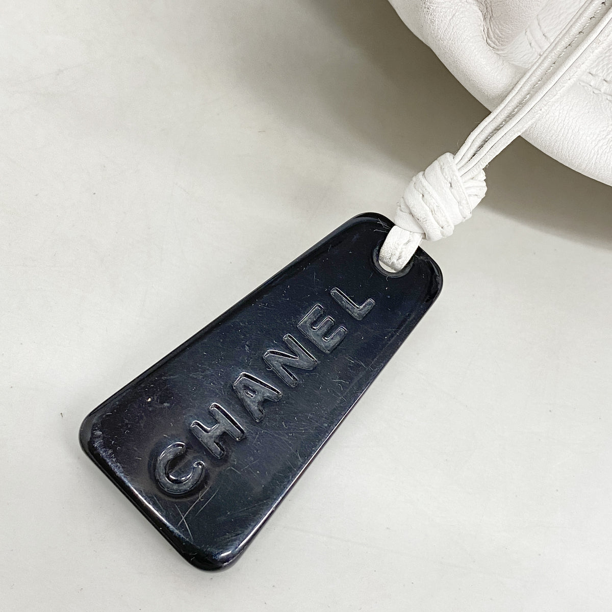 【6hb1213-k】シャネル ショルダーバッグ レザー ホワイト ゴールド金具【中古】レディース