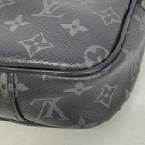 【6hb1221-k】ルイヴィトン ボディバッグ モノグラム・エクリプス バムバッグ M42906 ブラック【中古】メンズ