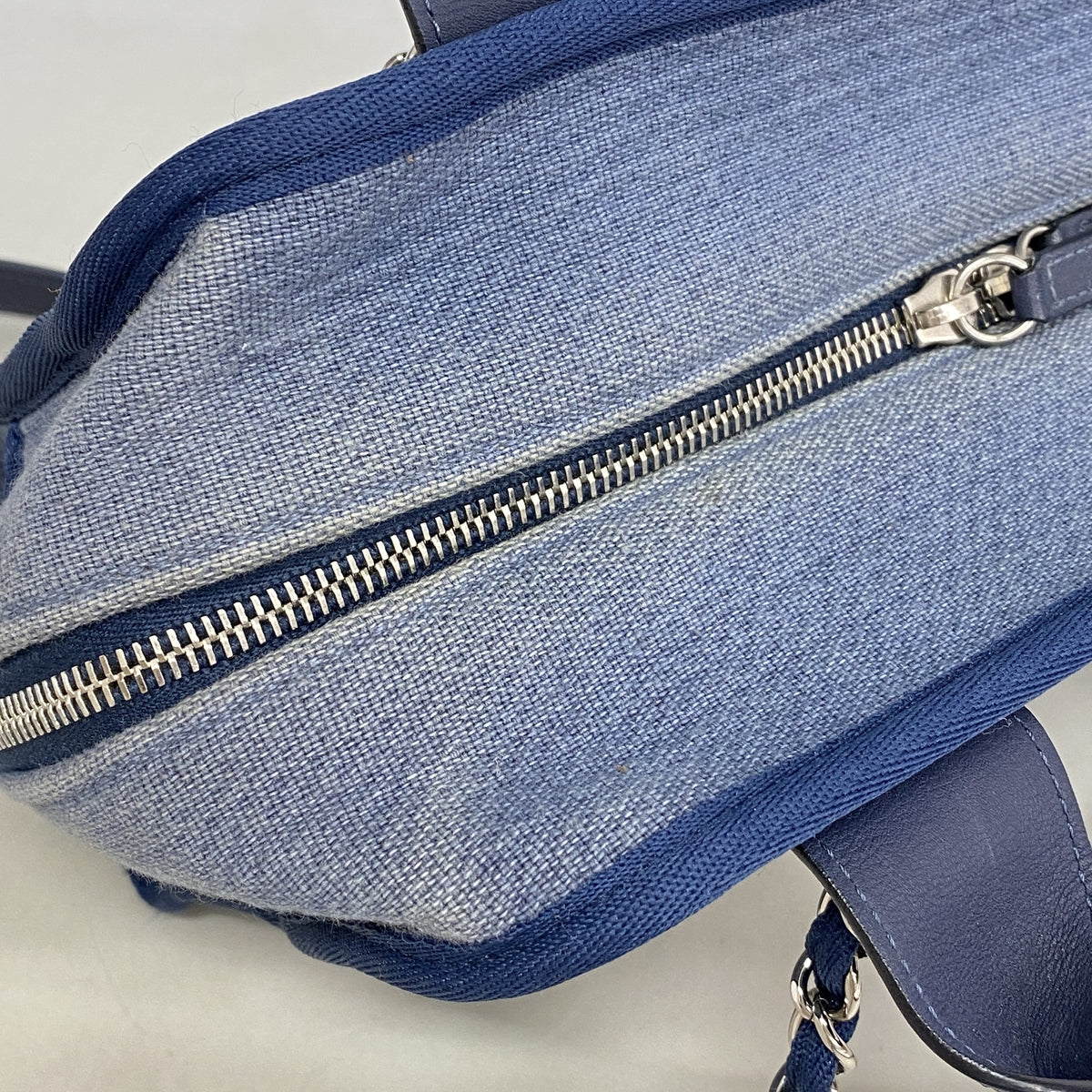 【6hb1402-k】シャネル ハンドバッグ ドーヴィル チェーンショルダー キャンバス ブルー シルバー金具 2wayバッグ【中古】レディース