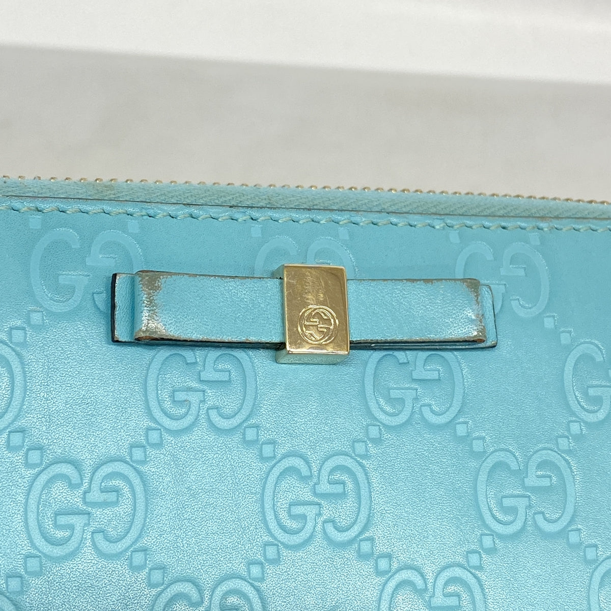【6hb1431-k】グッチ 長財布 グッチシマ 388680 レザー ライトブルー ゴールド金具【中古】レディース