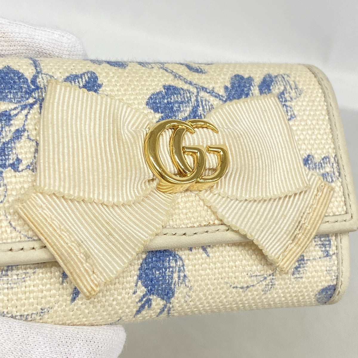 【6hb1432-k】グッチ キーケース GGリボン 435818 キャンバス ベージュ ブルー ゴールド金具【中古】レディース