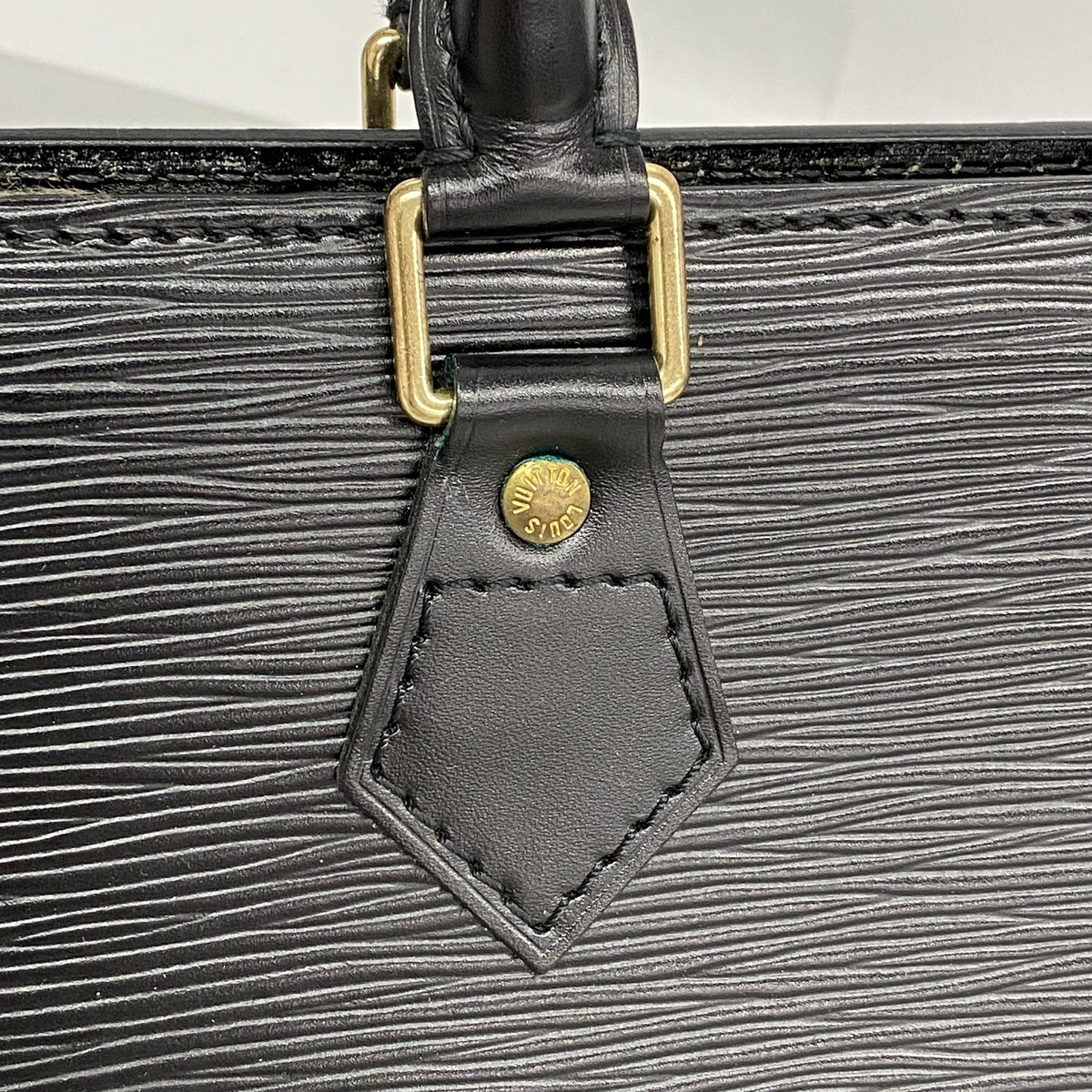 【6hb1434-k】ルイヴィトン ハンドバッグ エピ サックトリアングル M52092 ノワール【中古】レディース