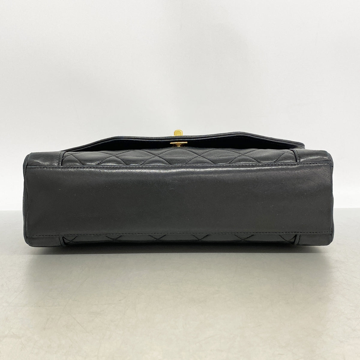 【6hb1467】シャネル ショルダーバッグ ダイアナ チェーンショルダー ラムスキン ブラック ゴールド金具【中古】レディース