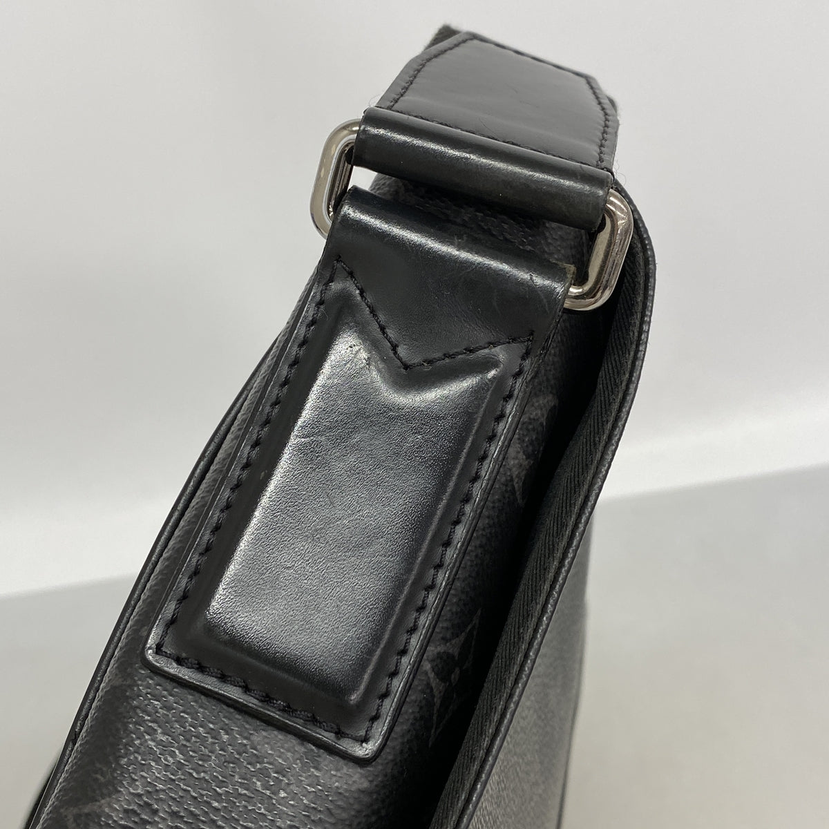 【6hc1507-k】ルイヴィトン ショルダーバッグ モノグラム・エクリプス ディストリクトPM M44000 ブラック【中古】メンズ
