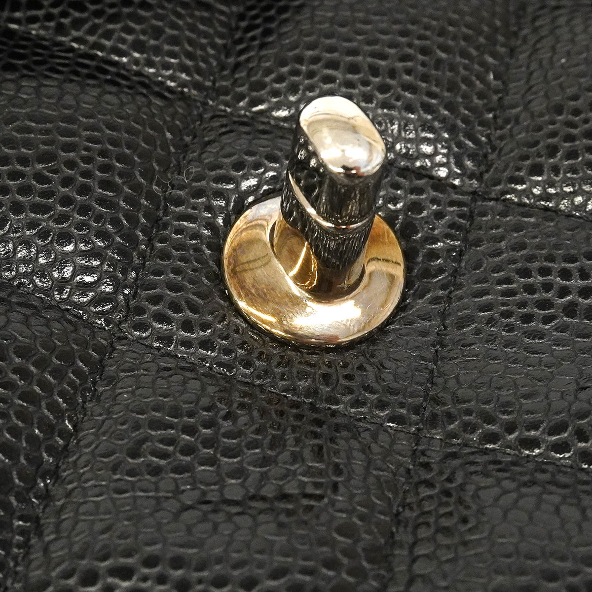【6hc1519】シャネル ショルダーバッグ デカマトラッセ Wフラップ Wチェーン キャビアスキン ブラック シルバー金具【中古】レディース