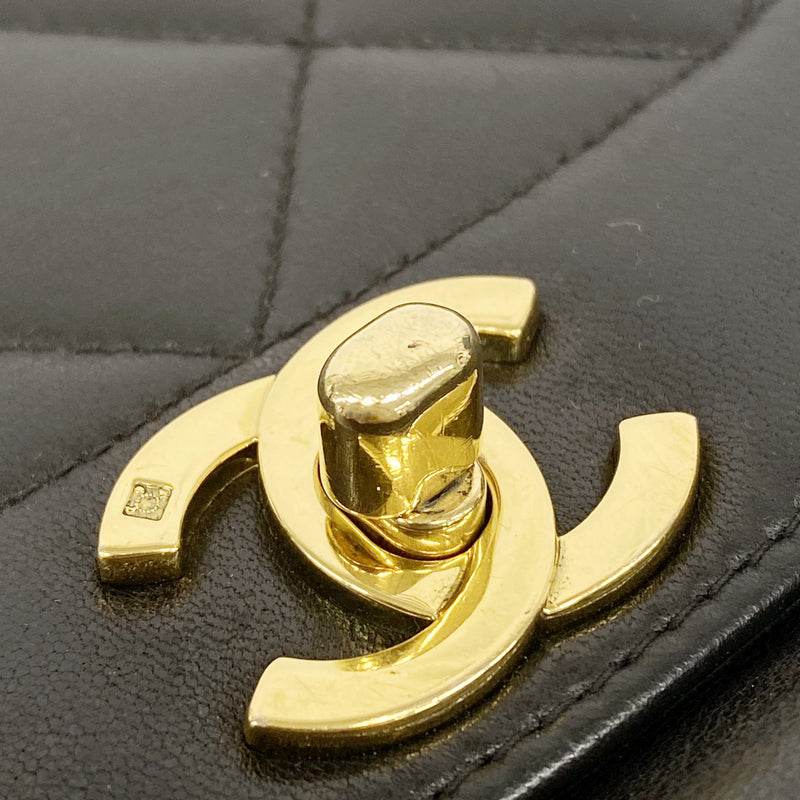 【6hc1545-h】シャネル ショルダーバッグ ダイアナ チェーンショルダー ラムスキン ブラック ゴールド金具【中古】レディース