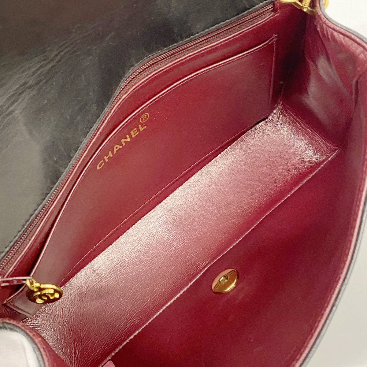 【6hc1545-h】シャネル ショルダーバッグ ダイアナ チェーンショルダー ラムスキン ブラック ゴールド金具【中古】レディース