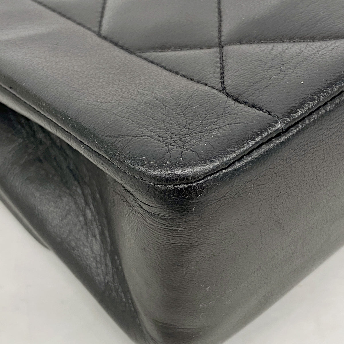 【6hc1545-h】シャネル ショルダーバッグ ダイアナ チェーンショルダー ラムスキン ブラック ゴールド金具【中古】レディース