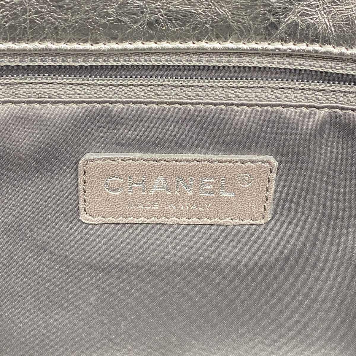 【6hc1574-k】シャネル ショルダーバッグ チェーンショルダー パンチング レザー シルバー シルバー金具【中古】レディース