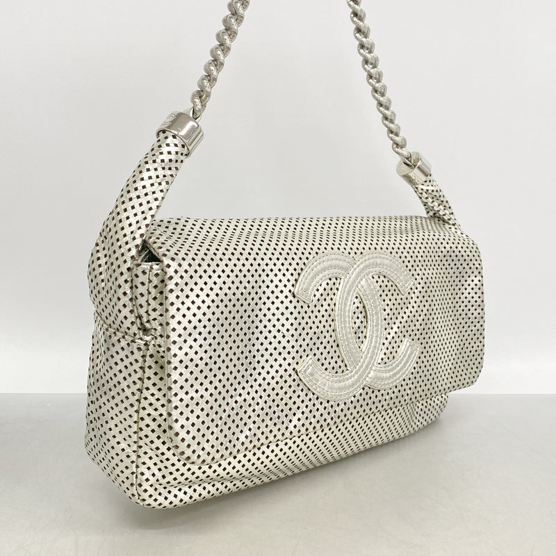 【6hc1574-k】シャネル ショルダーバッグ チェーンショルダー パンチング レザー シルバー シルバー金具【中古】レディース