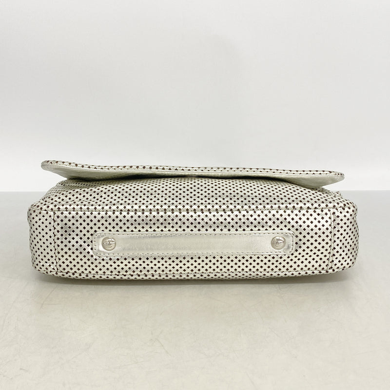 【6hc1574-k】シャネル ショルダーバッグ チェーンショルダー パンチング レザー シルバー シルバー金具【中古】レディース