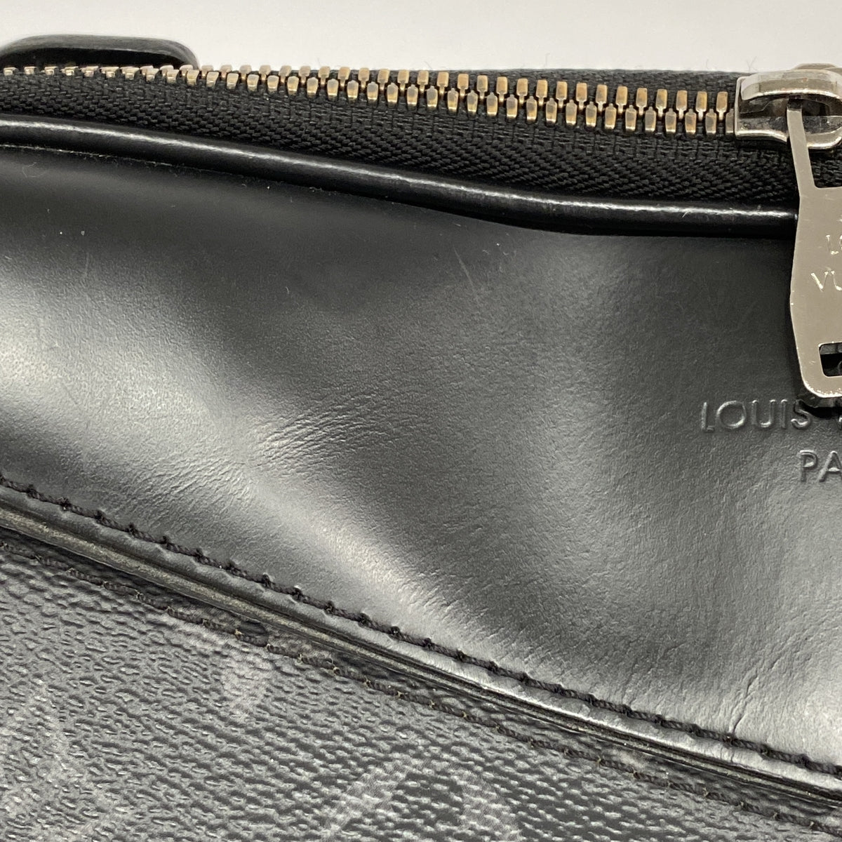 【6hc1579-k】ルイヴィトン ボディバッグ モノグラム・エクリプス バムバッグ M42906 ブラック【中古】メンズ
