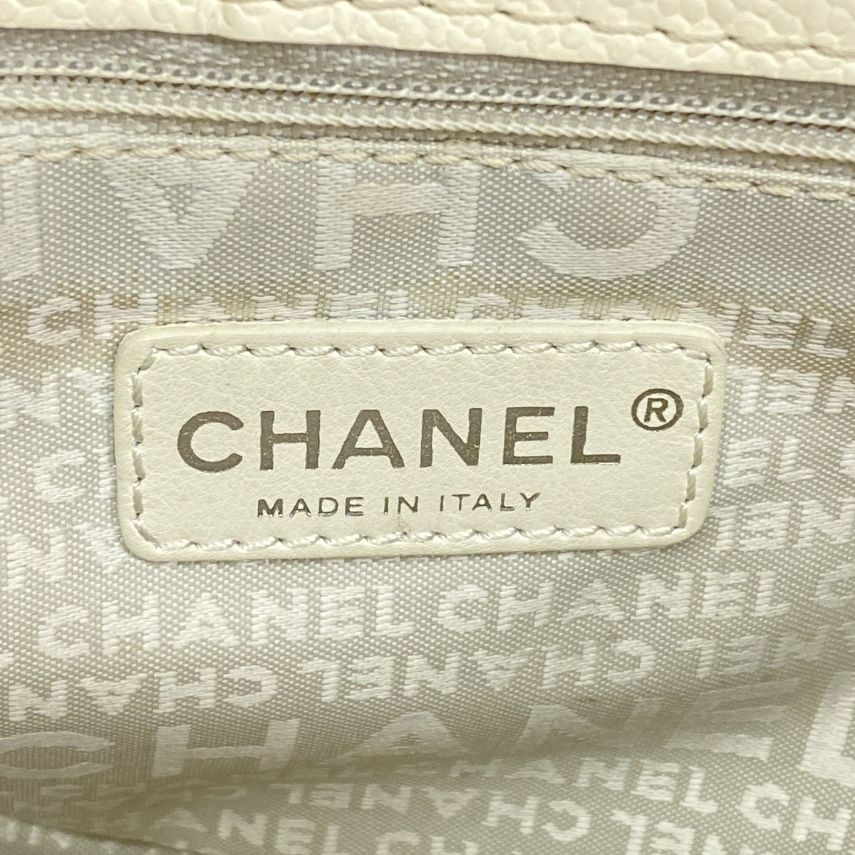 【6hc1609-k】シャネル ショルダーバッグ チェーンショルダー パンチング レザー アイボリー シルバー金具【中古】レディース