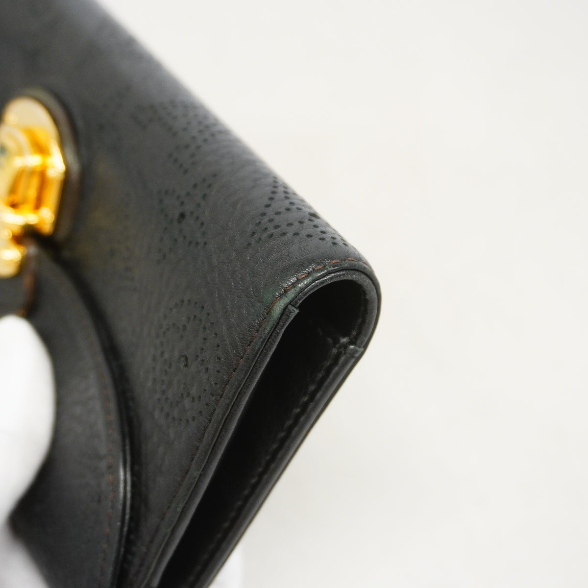 【6hc1654-k】ルイヴィトン 三つ折り長財布 マヒナ ポルトフォイユアメリア M95549 ノワール【中古】レディース