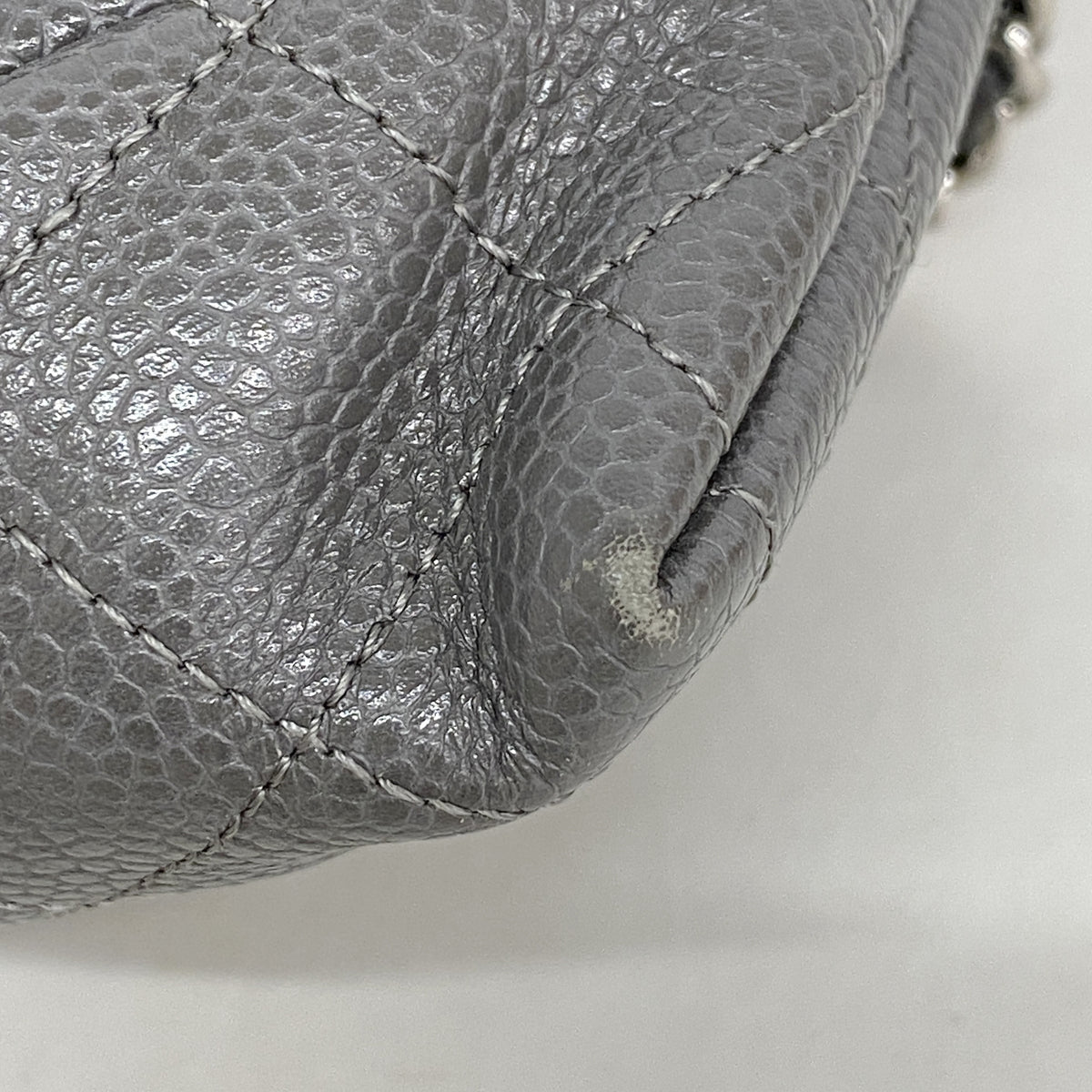 【6hc1668-k】シャネル ショルダーバッグ マトラッセ チェーンショルダー キャビアスキン グレー シルバー金具【中古】レディース