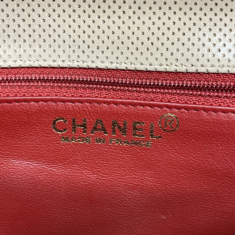 【6hc1681-k】シャネル ショルダーバッグ パンチング レザー ベージュ レッド ゴールド金具【中古】レディース