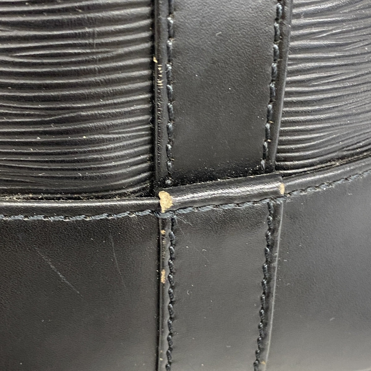 【6hc1712-k】ルイヴィトン ショルダーバッグ エピ ランドネPM M52352 ノワール【中古】メンズ レディース ユニセックス