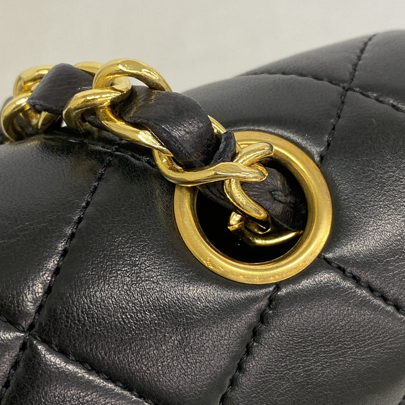 【6hc1736】シャネル ショルダーバッグ マトラッセ チェーンショルダー ラムスキン ブラック ゴールド金具【中古】レディース