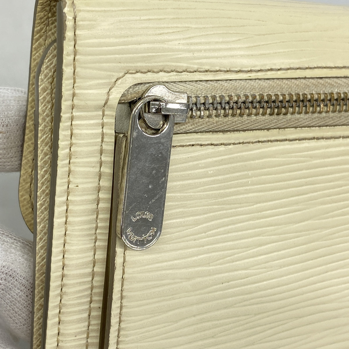【6hc1808】ルイヴィトン 三つ折り長財布 エピ ポルトフォイユウジェニ M6388J イヴォワール【中古】レディース