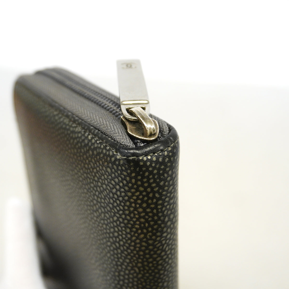 【6hc1922-k】シャネル 長財布 キャビアスキン ブラック グレー シルバー金具【中古】メンズ レディース ユニセックス