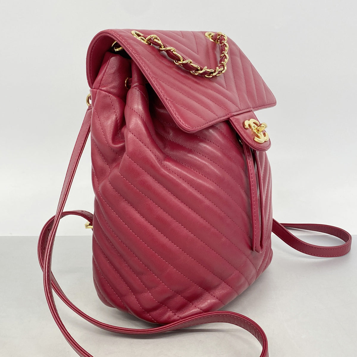 【6hc1957】シャネル リュック・デイパック シェブロン ラムスキン レッド ゴールド金具【中古】レディース