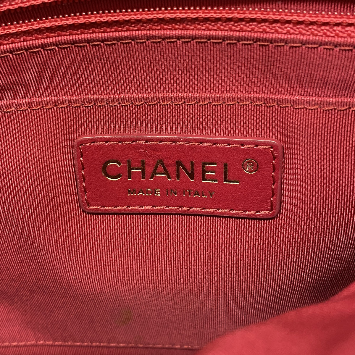 【6hc1957】シャネル リュック・デイパック シェブロン ラムスキン レッド ゴールド金具【中古】レディース