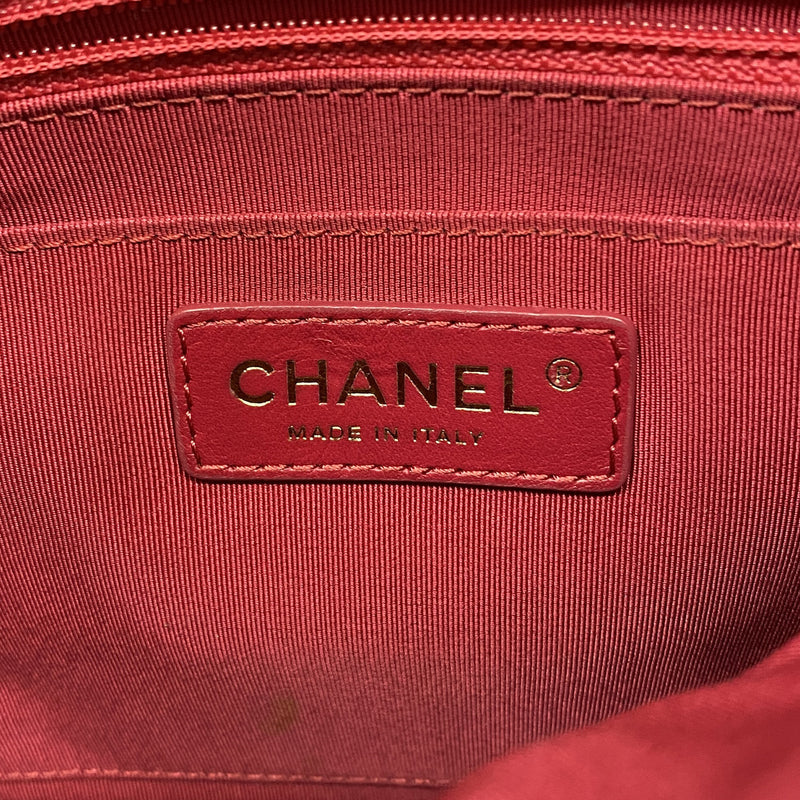 【6hc1957】シャネル リュック・デイパック シェブロン ラムスキン レッド ゴールド金具【中古】レディース
