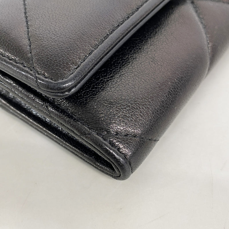 【6hc2030-k】シャネル 財布 シャネル19 ラムスキン ブラック ゴールド金具【中古】レディース