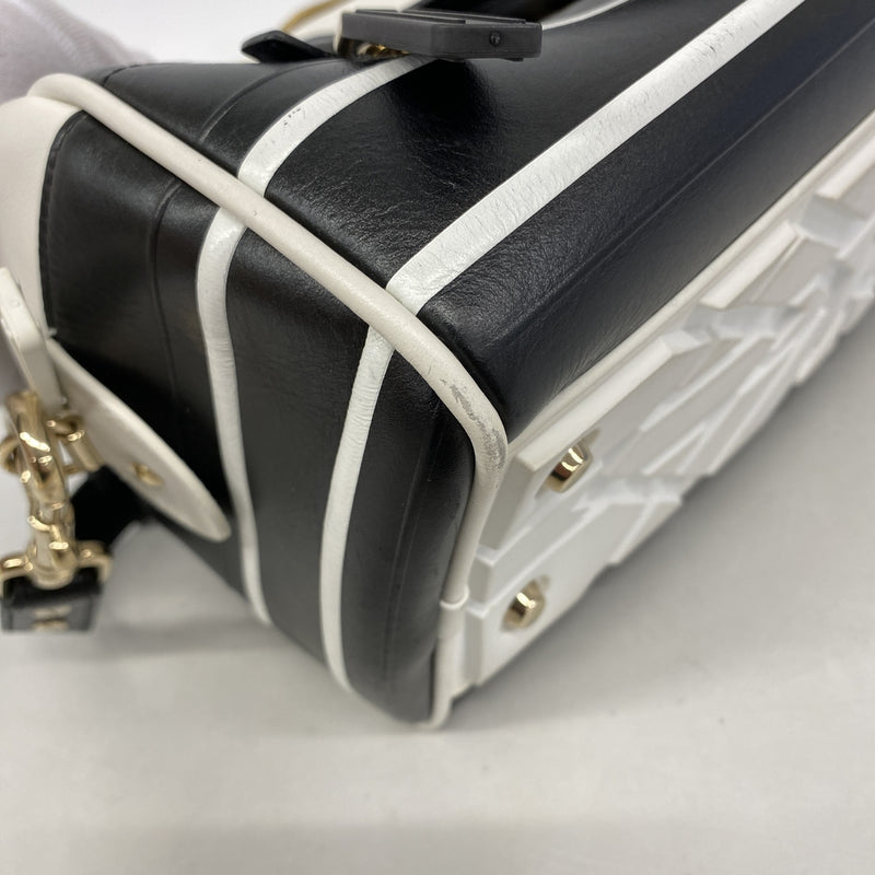 【6hc2100】クリスチャンディオール ハンドバッグ ヴァイブ レザー ブラック ホワイト ゴールド金具 2wayバック【中古】レディース